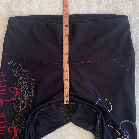 Nominou Shabeena High Rise Crop Black & Red Print Leggings - Picture 12 of 15